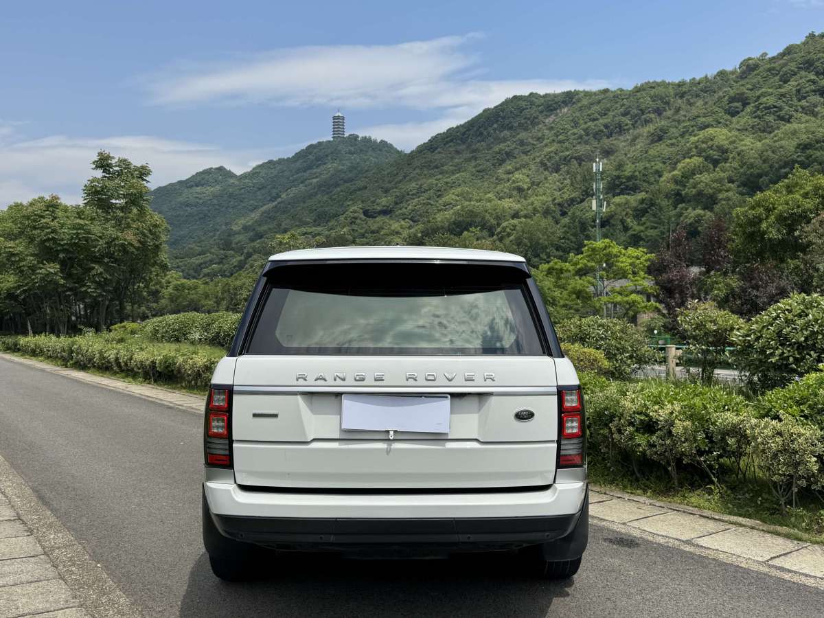 路虎 攬勝  2016款 3.0 V6 SC Vogue SE 創(chuàng)世加長(zhǎng)版圖片
