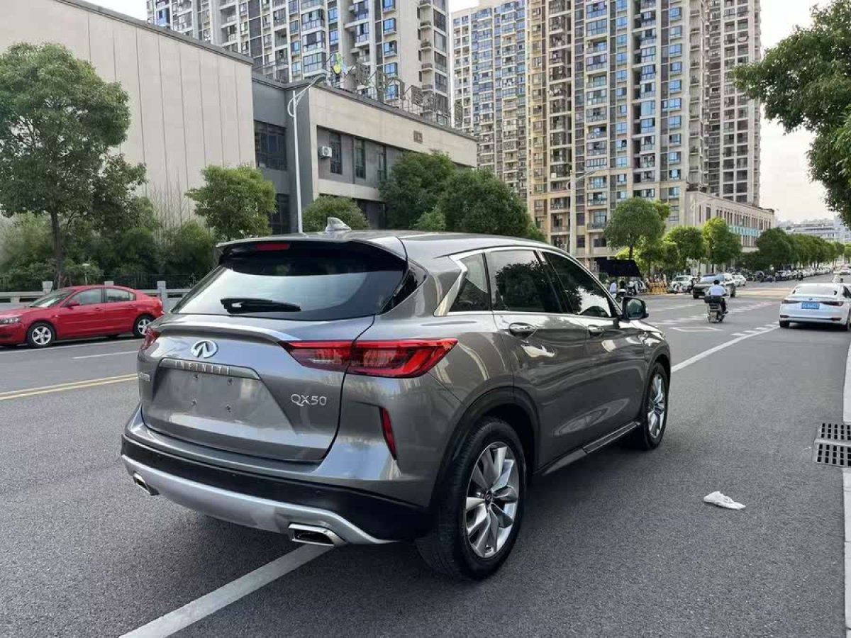 英菲尼迪 QX50  2020款 改款 2.0T 兩驅(qū)菁英版圖片