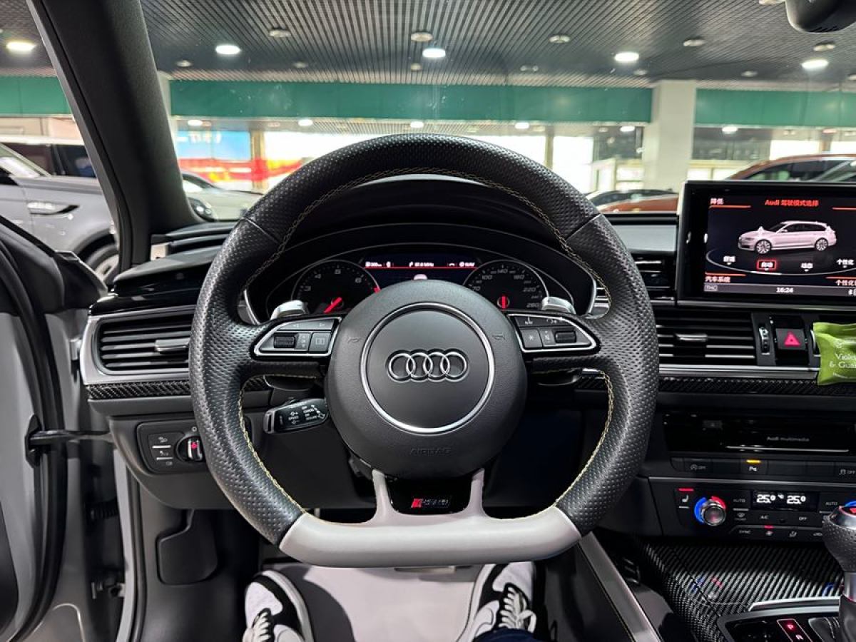 奧迪 奧迪RS 6  2018款 RS 6 4.0T Avant尊享運(yùn)動(dòng)限量版圖片