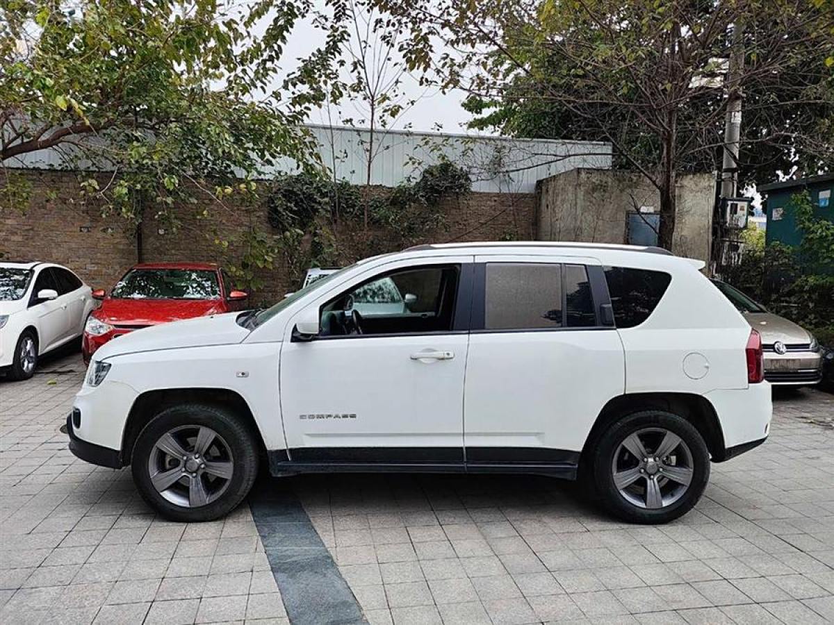 Jeep 指南者  2014款 改款 2.4L 四驅(qū)舒適版圖片