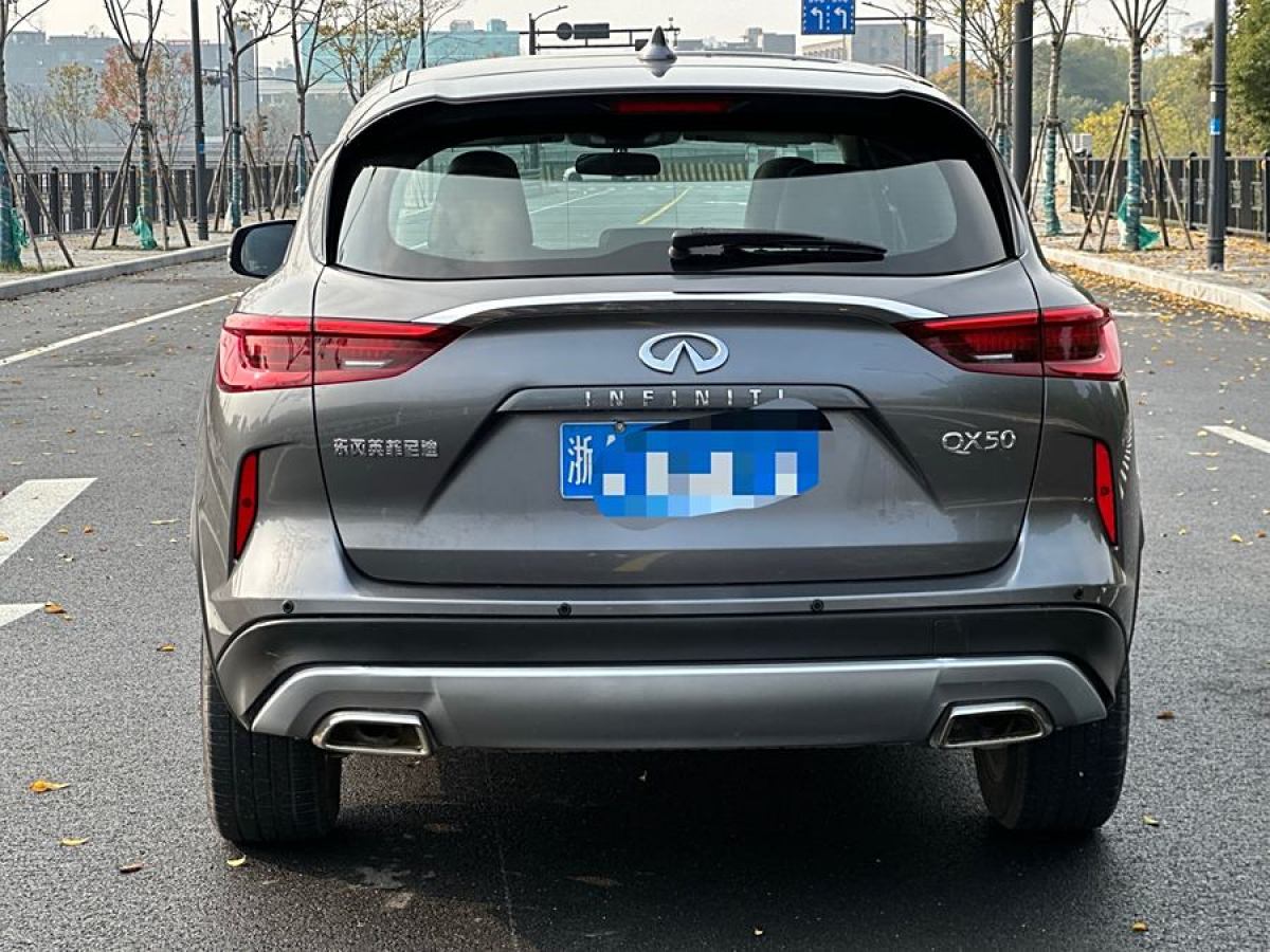 英菲尼迪 QX50  2020款 改款 2.0T 兩驅(qū)時(shí)尚版圖片