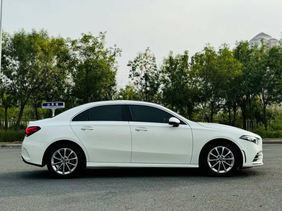 奔馳 奔馳A級  2019款  A 220 L 4MATIC 運動轎車圖片