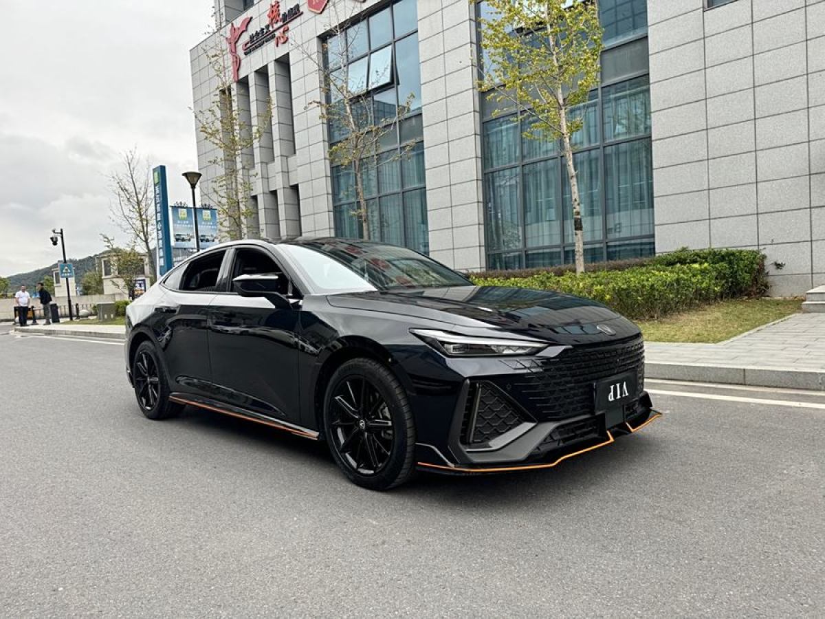 長(zhǎng)安 長(zhǎng)安UNI-V  2022款 2.0T 領(lǐng)速版圖片