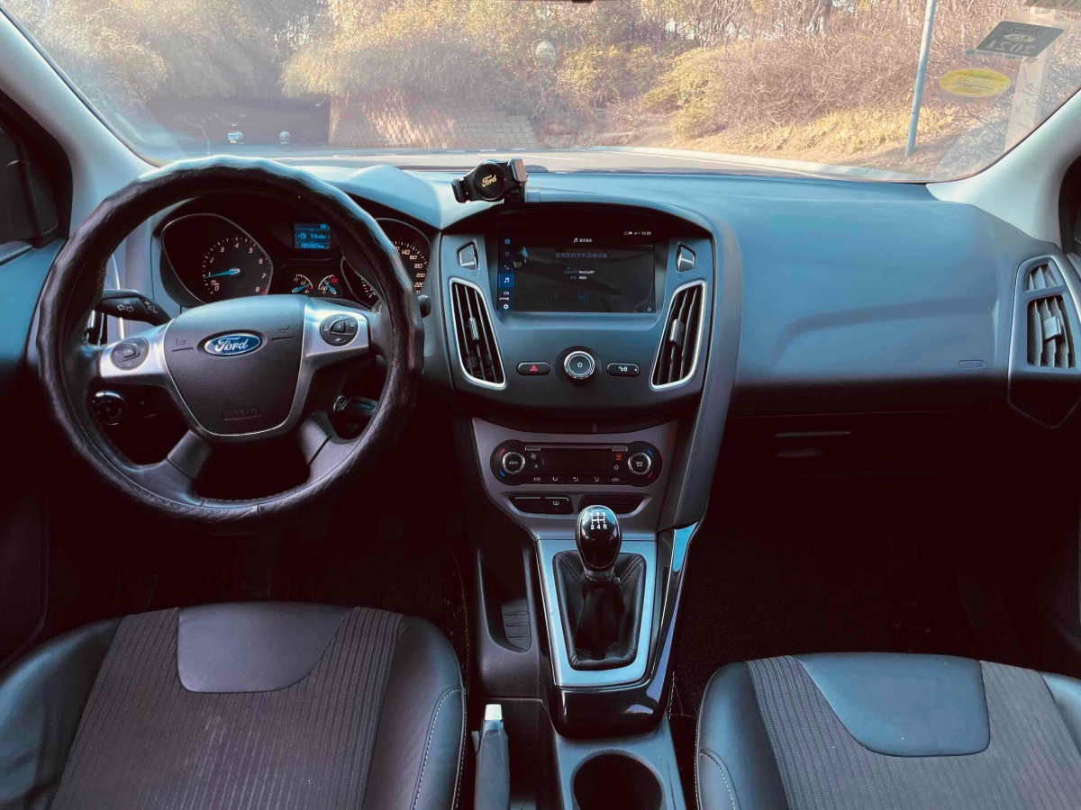 福特 福克斯  2015款 三厢 1.6L 手动舒适型图片