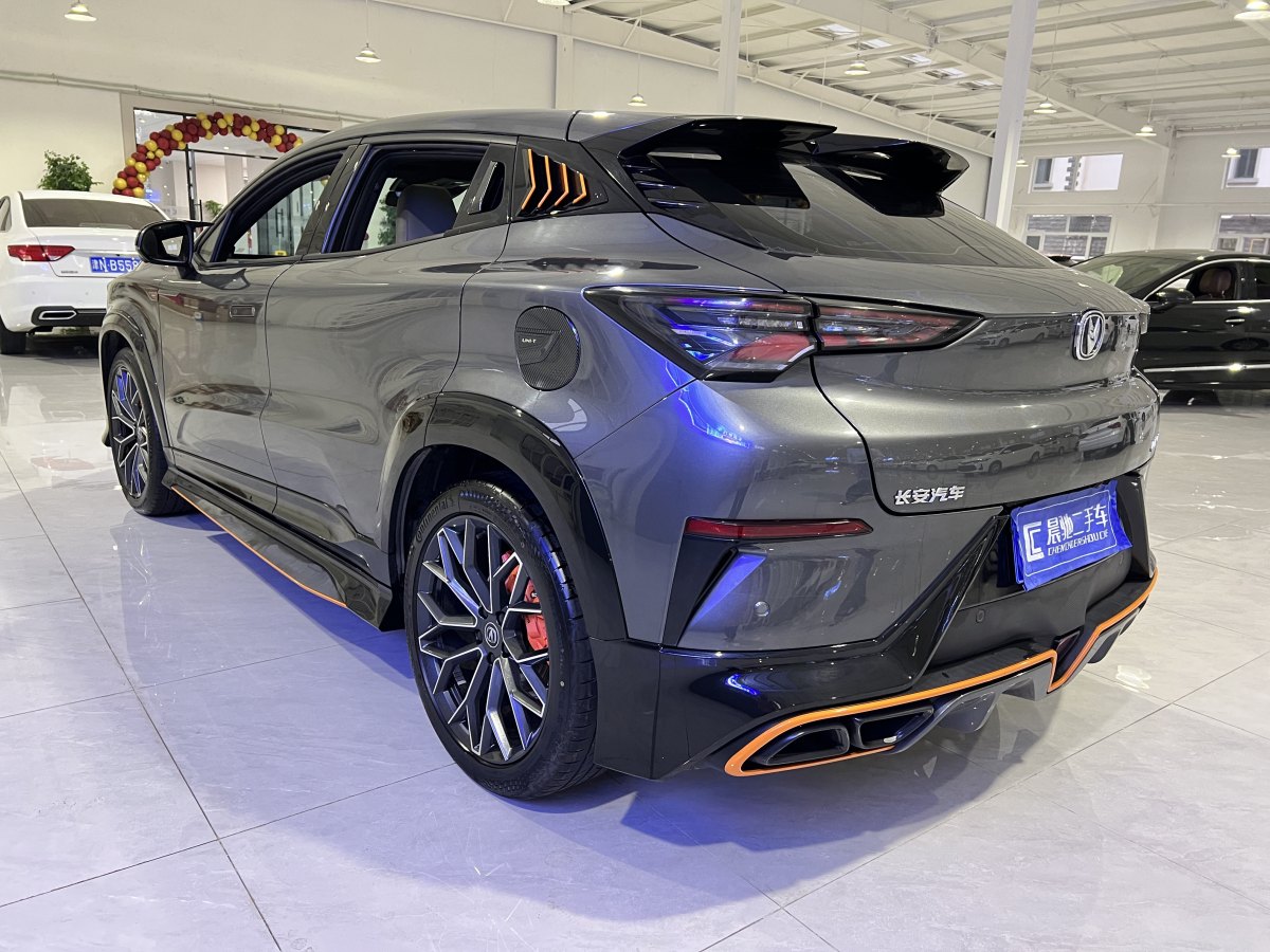 長(zhǎng)安 UNI-T  2022款 1.5T 運(yùn)動(dòng)版 尊貴型圖片