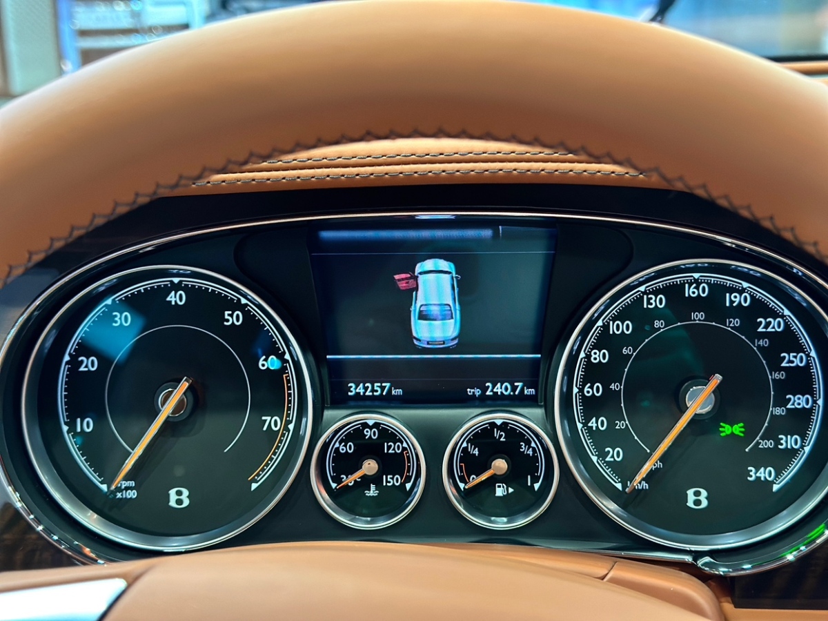 2018年3月宾利 飞驰  2016款 4.0T V8 标准版