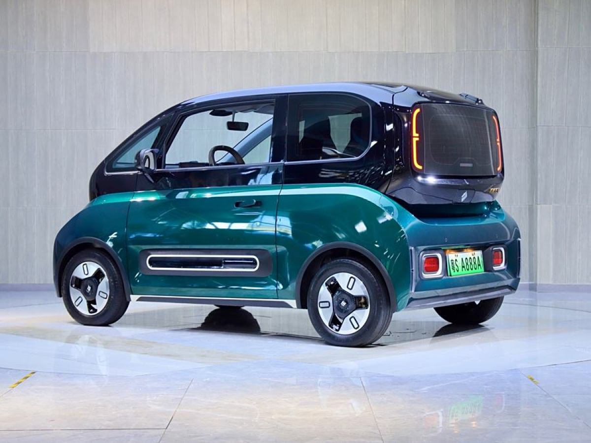 2021年11月寶駿 寶駿KiWi EV  2021款 設(shè)計(jì)師 三元鋰