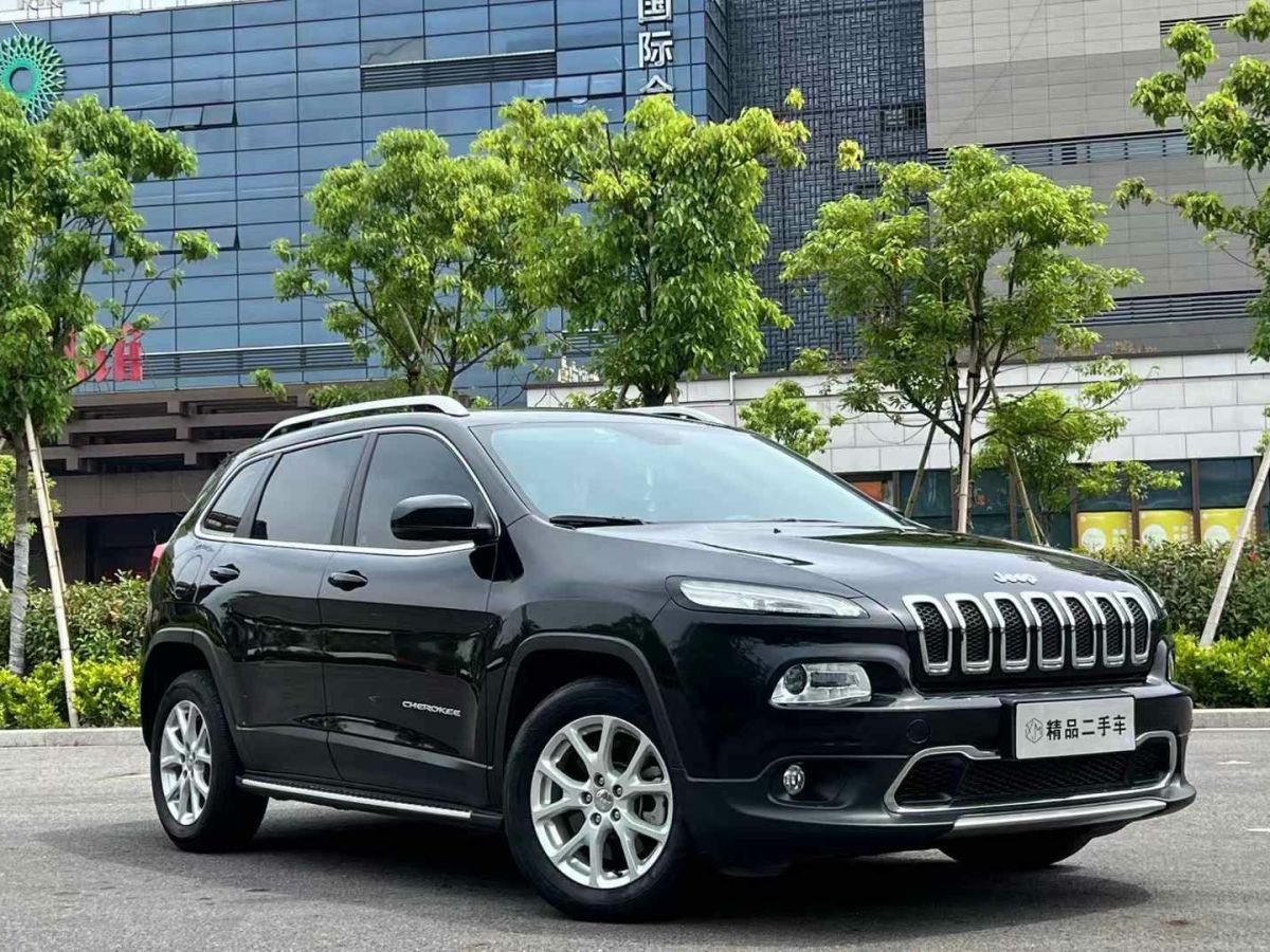 Jeep 自由俠  2018款 互聯(lián)大屏版 180T 自動(dòng)動(dòng)能版+圖片