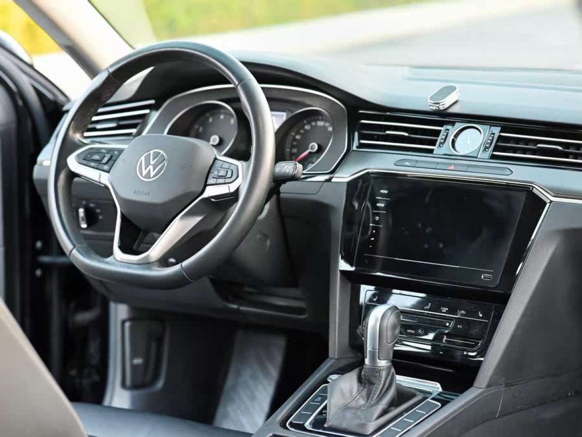 大眾 邁騰  2020款 330TSI DSG 領(lǐng)先型圖片