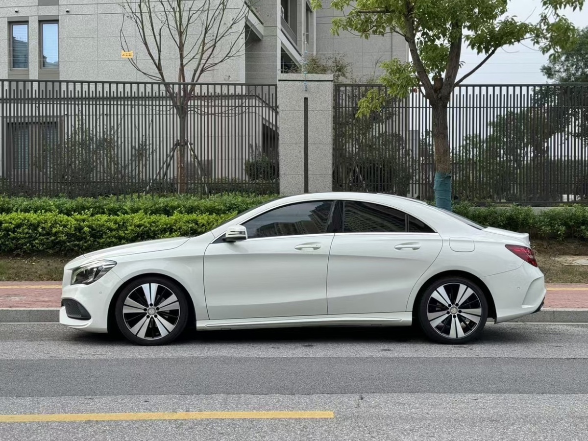 奔馳 奔馳CLA級(jí)  2016款 CLA 200 時(shí)尚型圖片