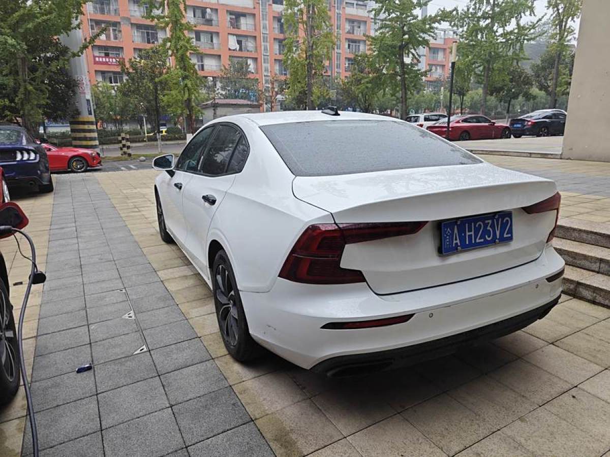 沃爾沃 S60L  2021款 T4 智逸豪華版圖片