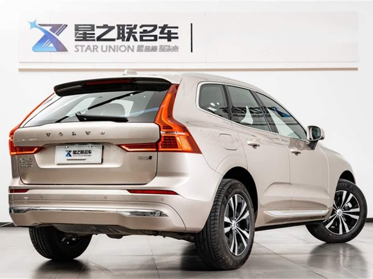 沃爾沃 XC60  2024款 B5 四驅(qū)智逸豪華版圖片