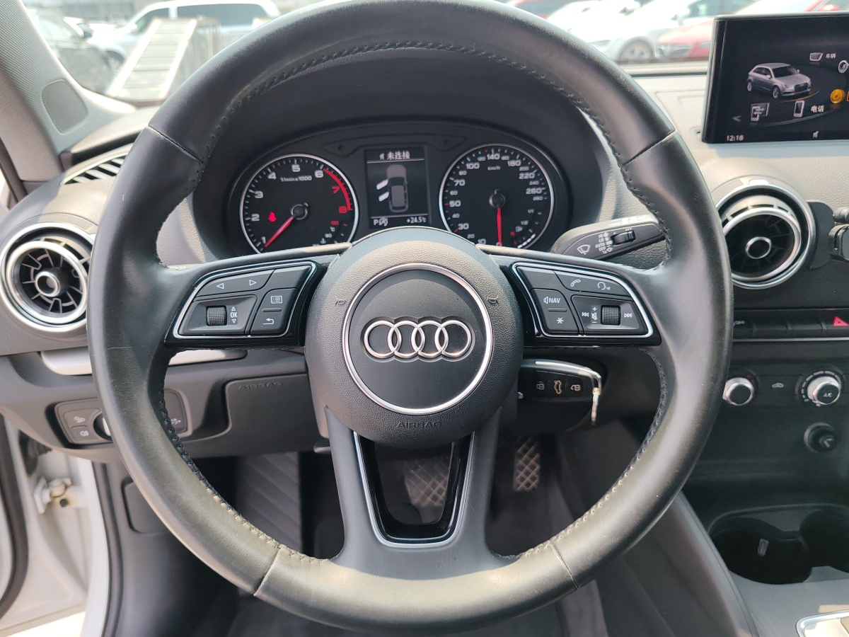 奧迪 奧迪A3  2018款 30周年年型 Sportback 35 TFSI 進(jìn)取型圖片