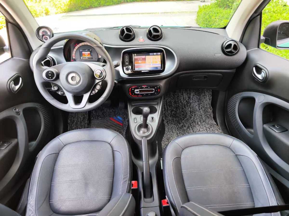 2019年6月smart fortwo  2019款 0.9T 66千瓦硬顶先锋版 国VI