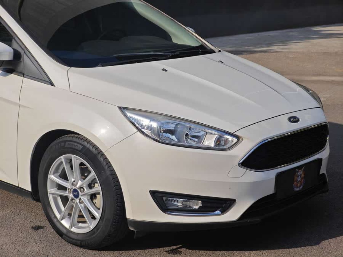 福特 福克斯  2015款 兩廂 EcoBoost 125 自動超能風(fēng)尚型圖片