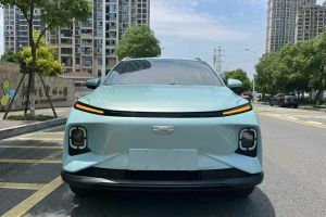 幾何E 幾何 320KM 乖帥虎 5座