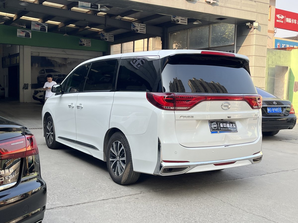 廣汽傳祺 M8  2021款 領(lǐng)秀系列 390T 尊享版圖片