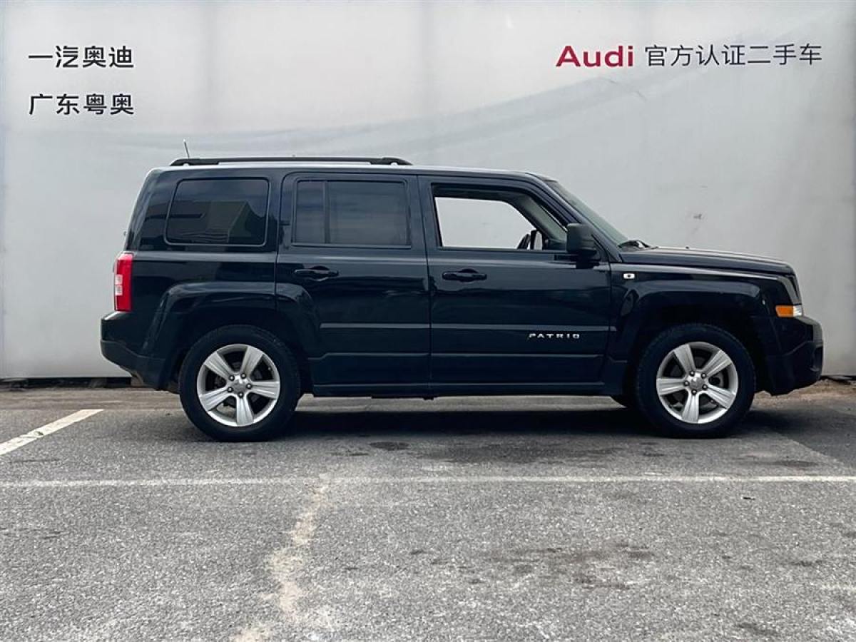 Jeep 自由客  2015款 2.4L 運(yùn)動(dòng)版圖片