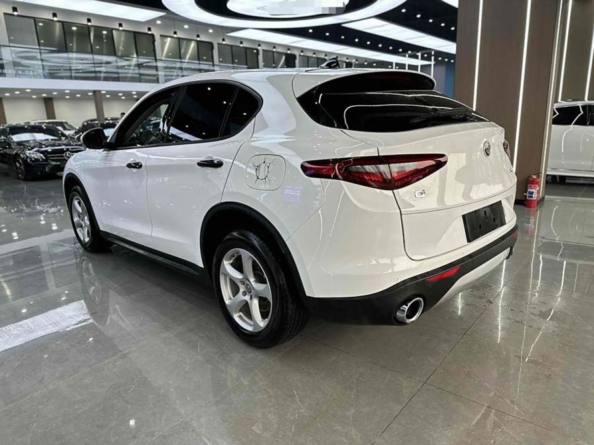 阿爾法·羅密歐 Stelvio  2017款 2.0T 200HP 精英版圖片