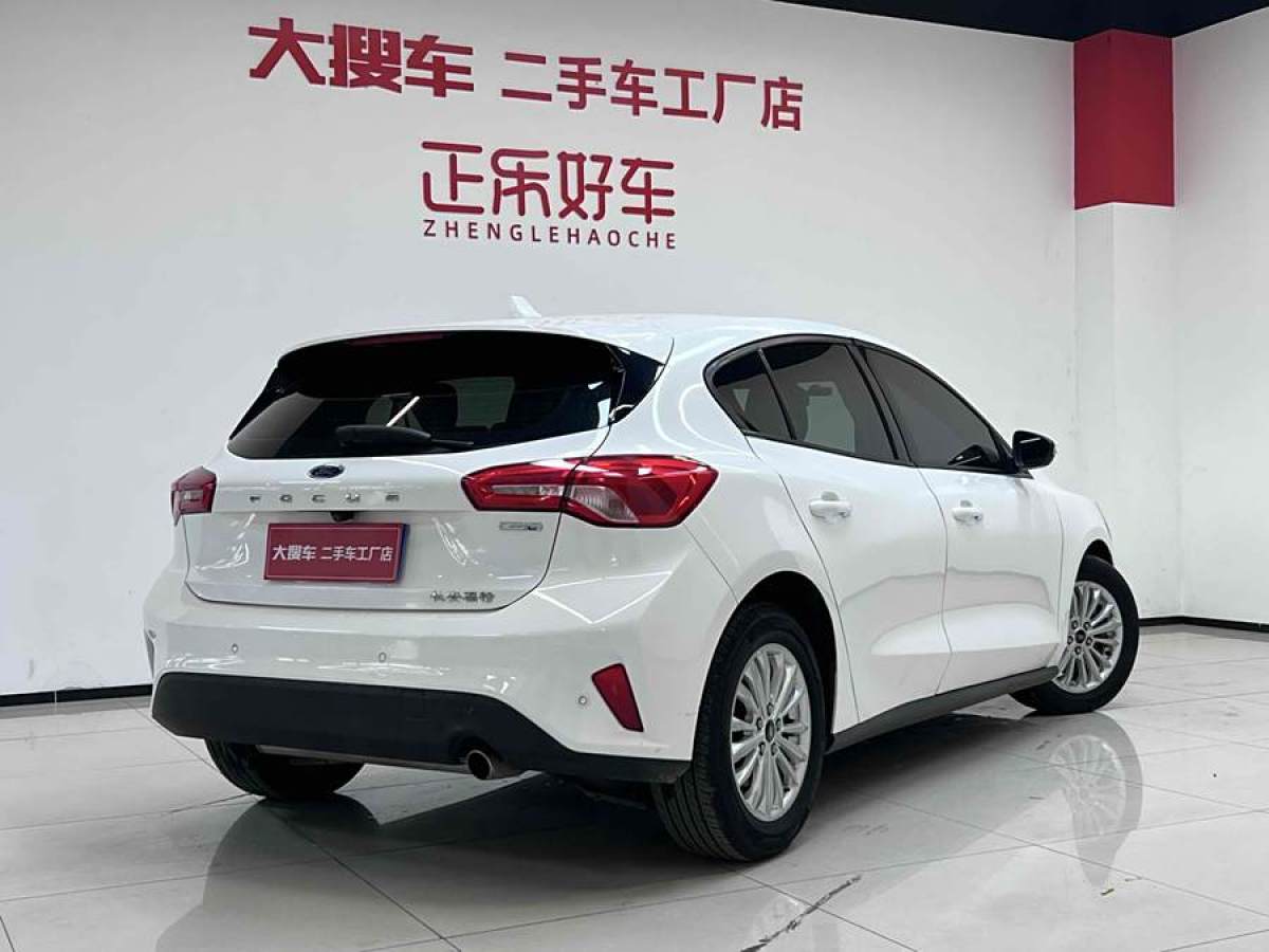 福特 ?？怂? 2018款 兩廂經(jīng)典 1.6L 自動風(fēng)尚型智行版圖片