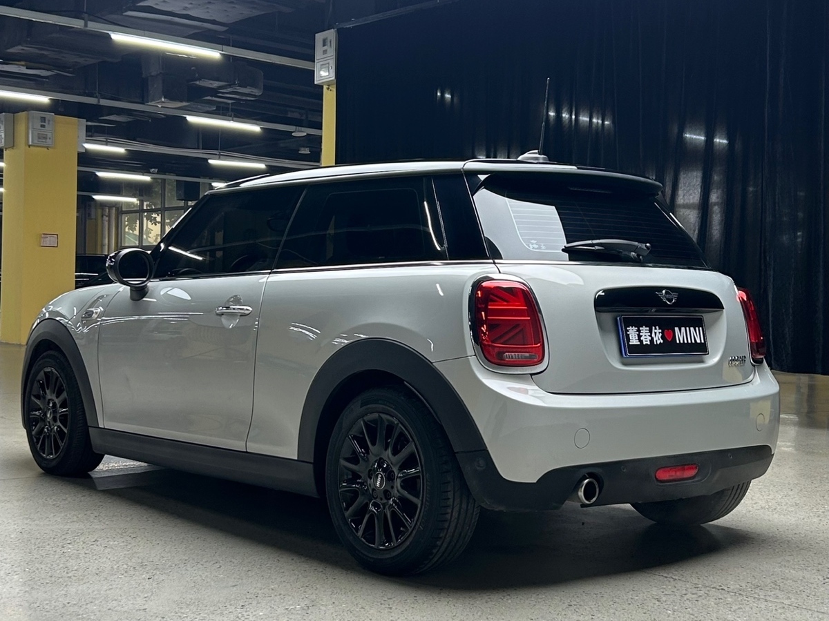 MINI MINI  2020款 1.5T COOPER 經(jīng)典派 五門絕色版圖片