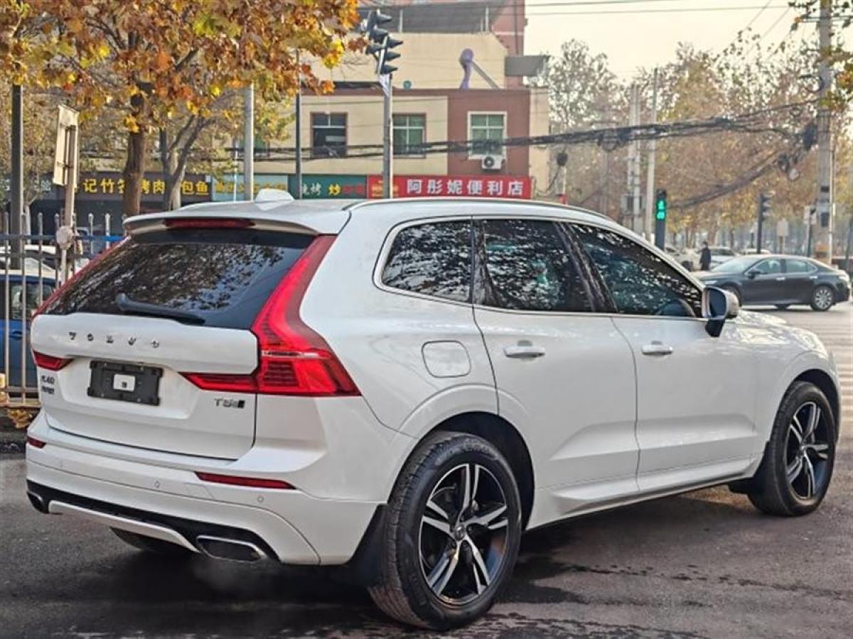 沃爾沃 XC60  2018款 T5 四驅(qū)智雅運動版圖片