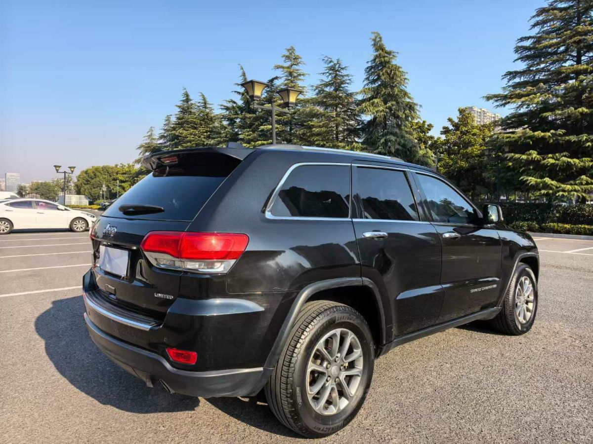 Jeep 大切諾基  2014款 3.0L 舒享導(dǎo)航版圖片