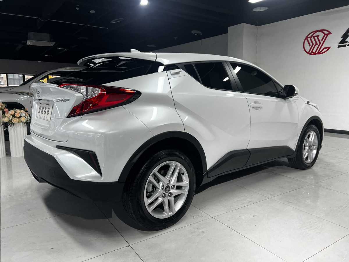 豐田 C-HR  2023款 2.0L 領(lǐng)先版圖片