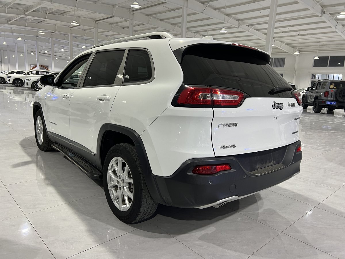 2019年5月Jeep 自由光  2017款 2.0L 優(yōu)越版