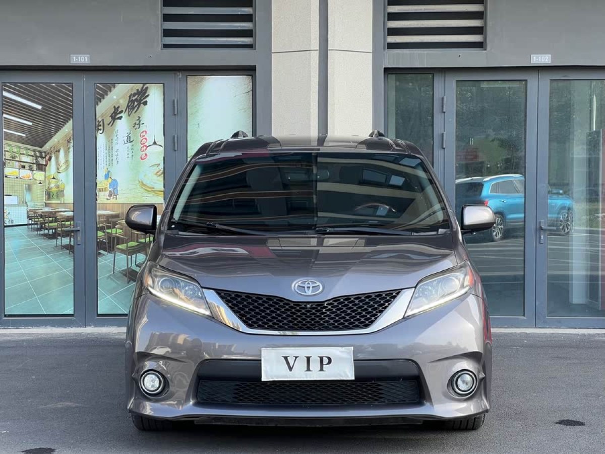 豐田 塞納  2015款 3.5L 四驅(qū)L圖片