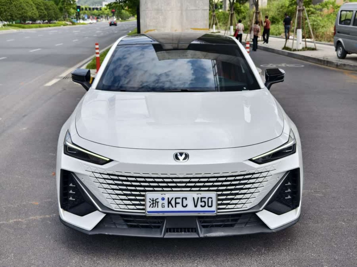 長(zhǎng)安 長(zhǎng)安UNI-V  2022款 1.5T 尊貴型圖片