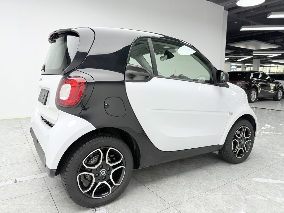 smart fortwo  2019款 0.9T 66千瓦硬頂風擎版 國VI圖片