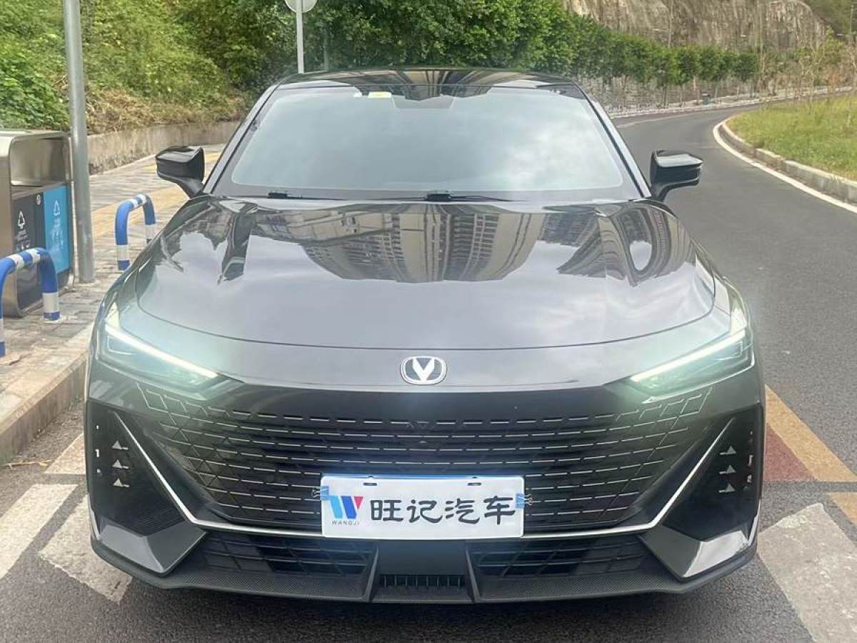 長(zhǎng)安 長(zhǎng)安UNI-V  2022款 1.5T 尊貴型圖片