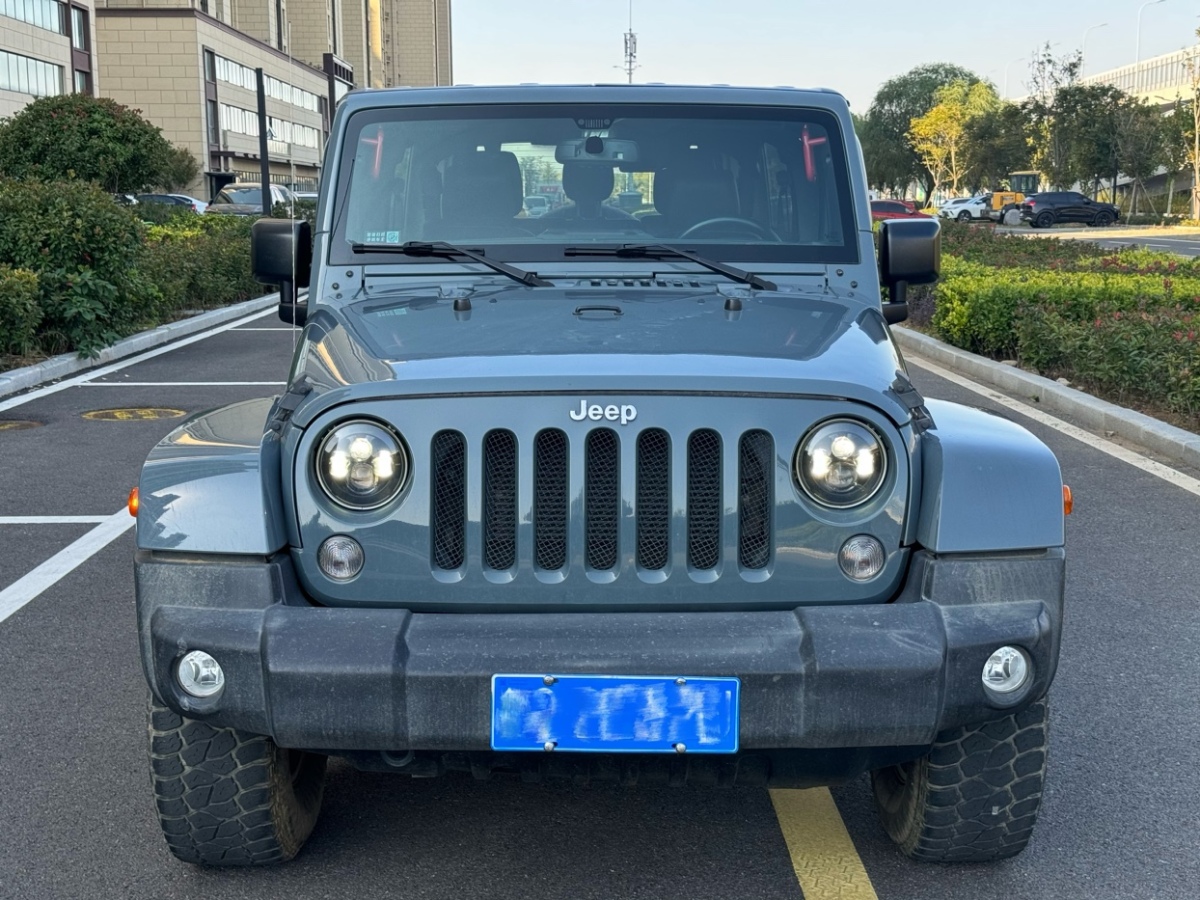 Jeep 牧馬人  2015款 3.0L Sahara 四門版圖片