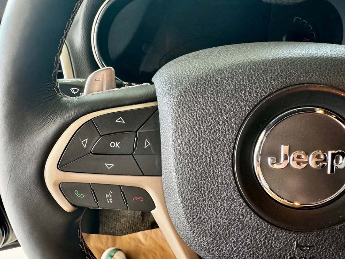 Jeep 大切诺基  2017款 3.0L 精英导航版图片