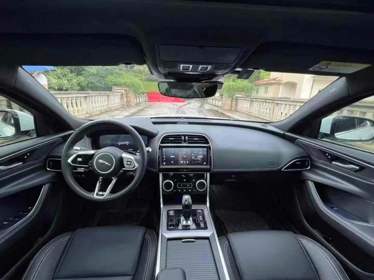 捷豹 XEL  2020款 2.0T 200PS R-DYNAMIC S進(jìn)取運(yùn)動版圖片