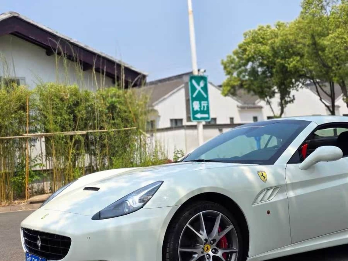 法拉利 California T  2009款 4.3L 標(biāo)準(zhǔn)型圖片