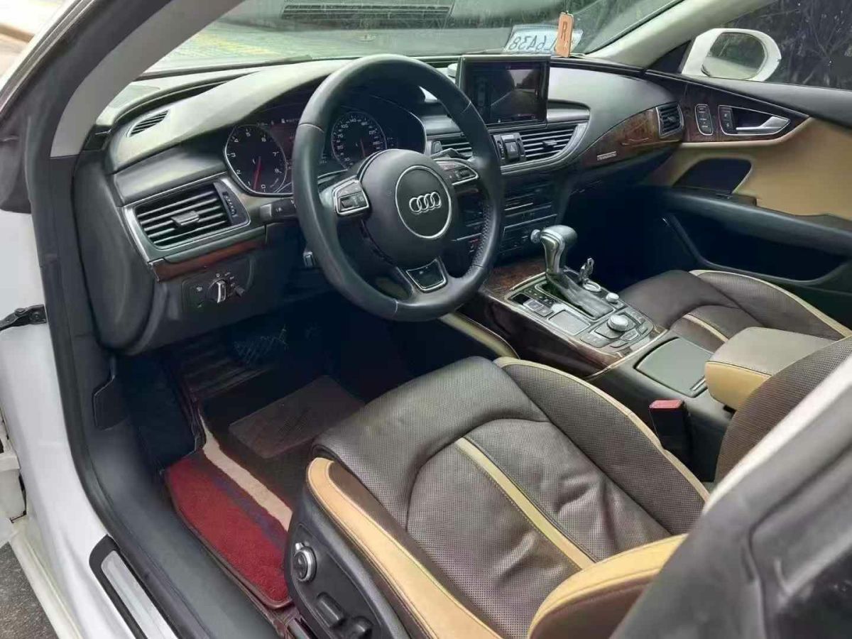 2015年1月奧迪 奧迪Q7  2015款 Q7 35TDI quattro 卓越版