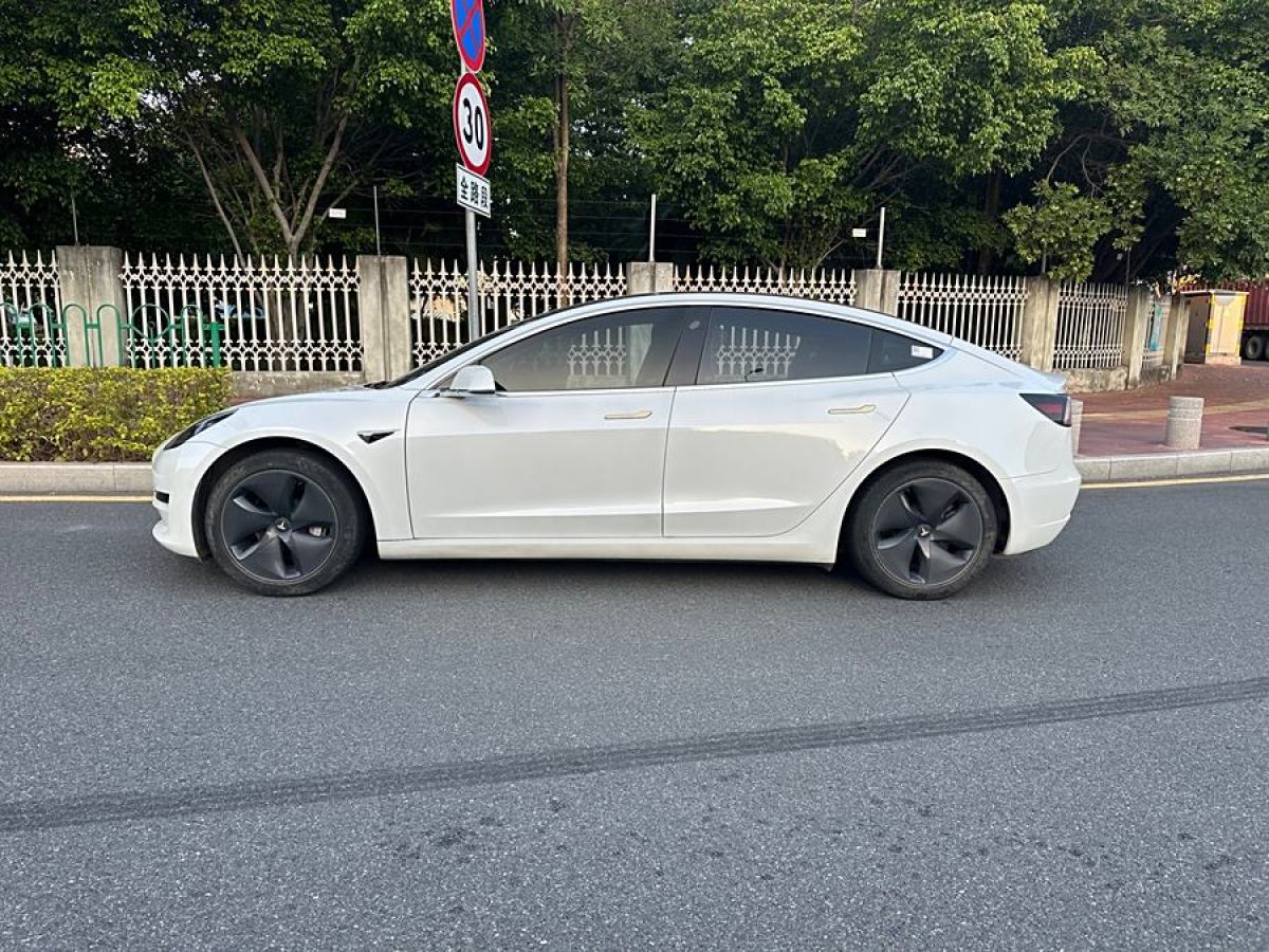 特斯拉 Model Y  2020款 改款 標(biāo)準(zhǔn)續(xù)航后驅(qū)升級(jí)版圖片