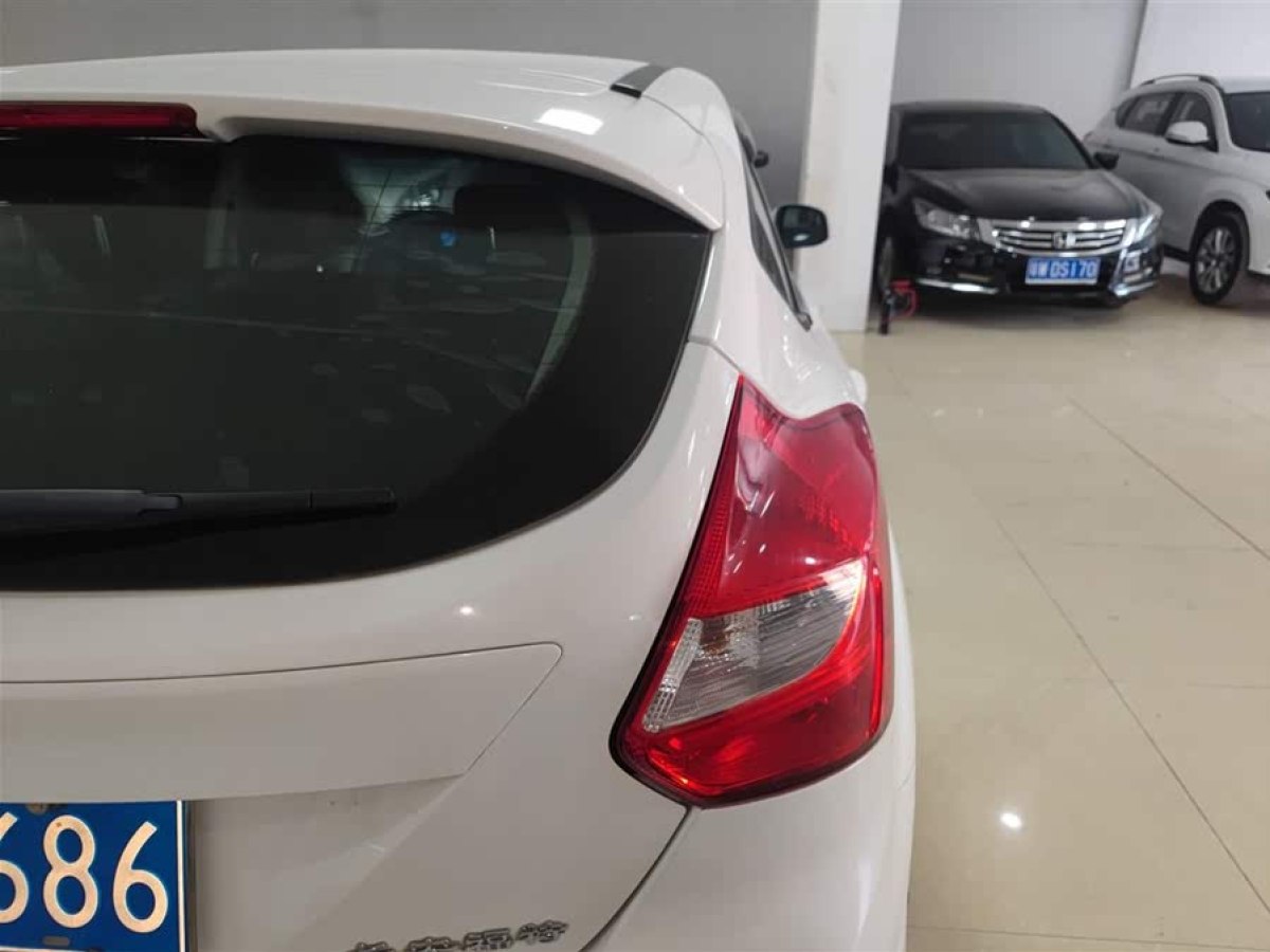 福特 ?？怂? 2012款 兩廂 1.6L 自動舒適型圖片