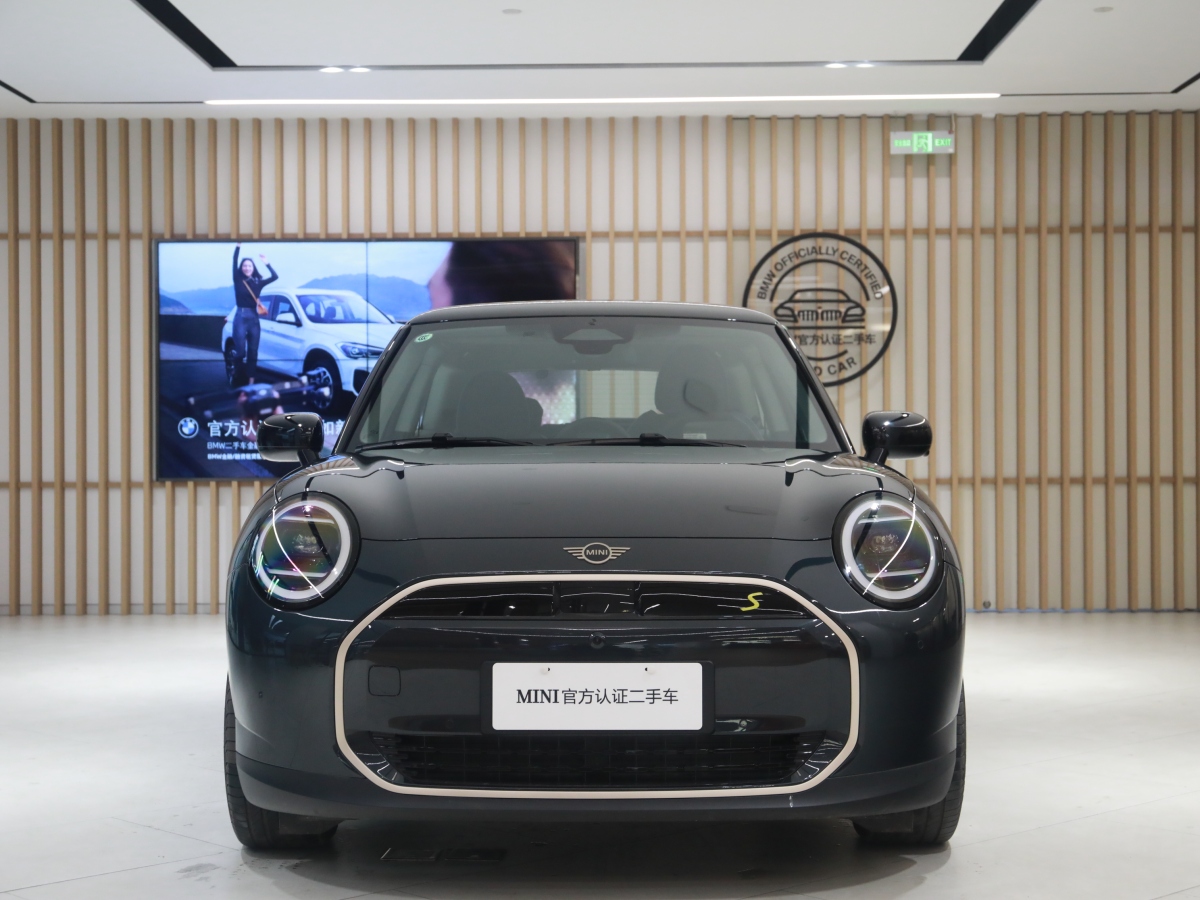 MINI 電動MINI COOPER  2024款 452km COOPER SE 藝術(shù)家圖片