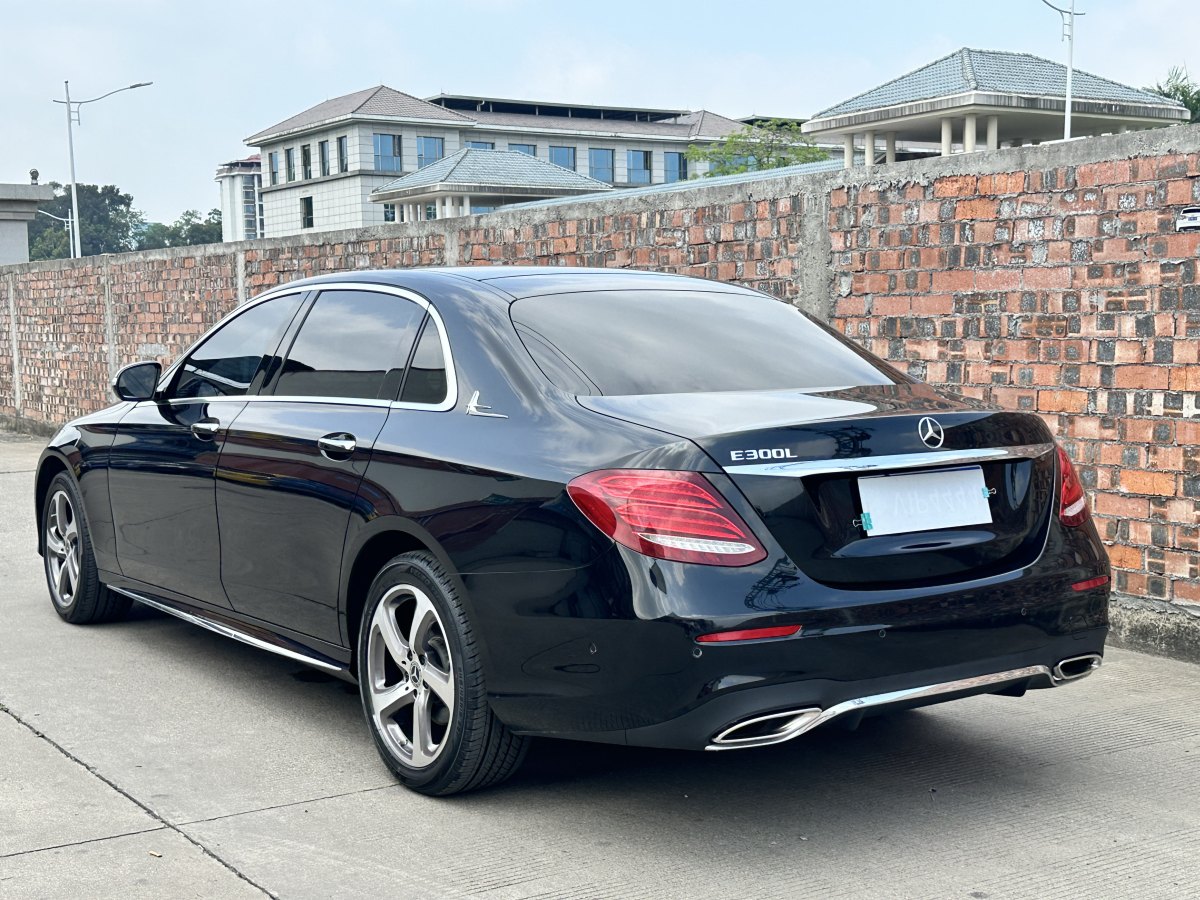 奔馳 奔馳E級(jí)  2019款 E 260 L 運(yùn)動(dòng)型 4MATIC圖片