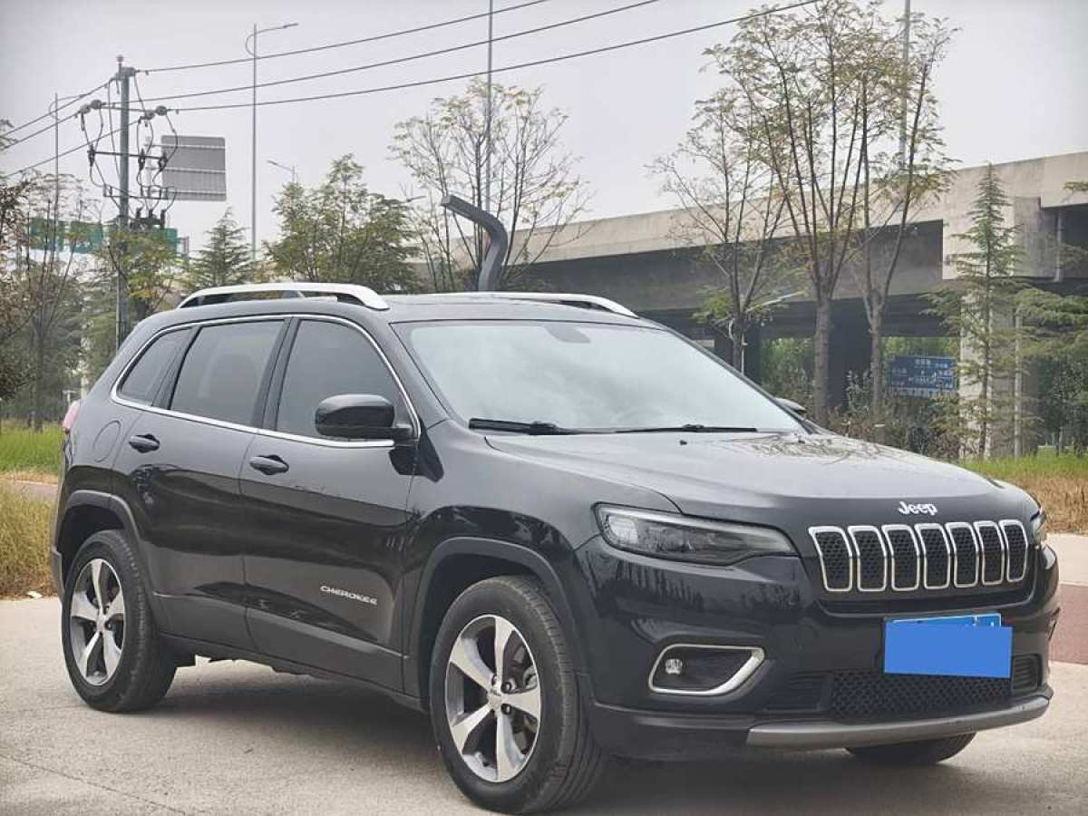 Jeep 自由光  2020款 2.0T 兩驅(qū)領(lǐng)先版圖片