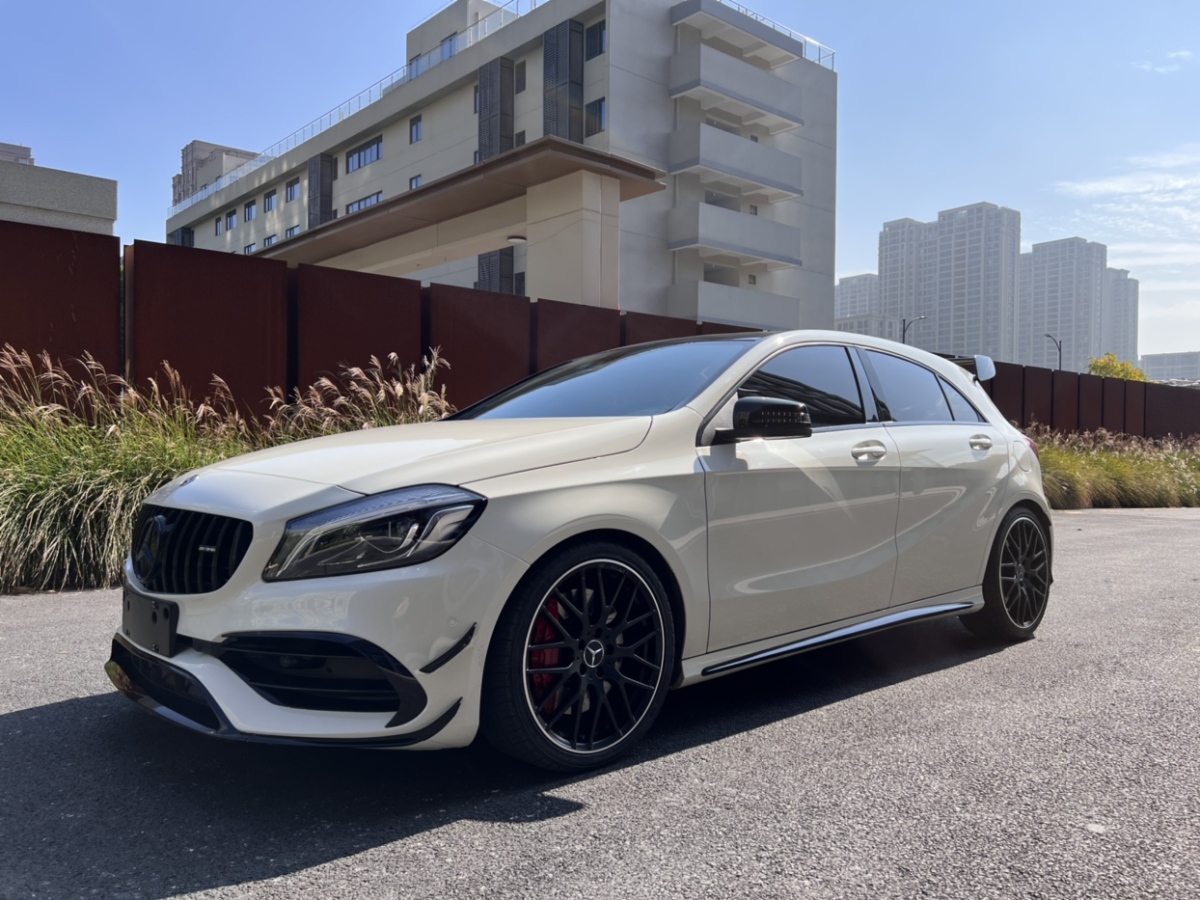 奔馳 奔馳a級amg 2017款 amg a 45 4matic 暗夜雷霆限量版圖片