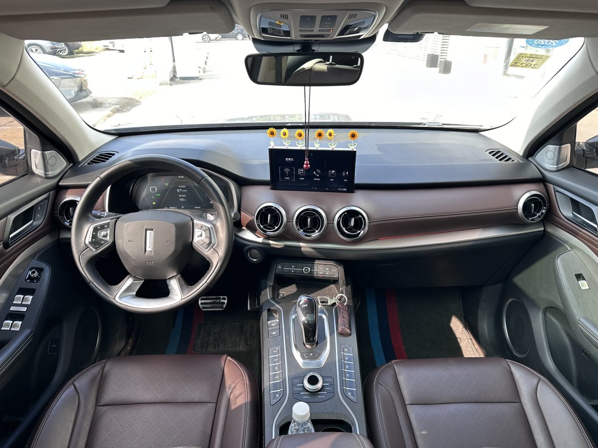 WEY VV6  2018款 2.0T 兩驅(qū)超豪型圖片