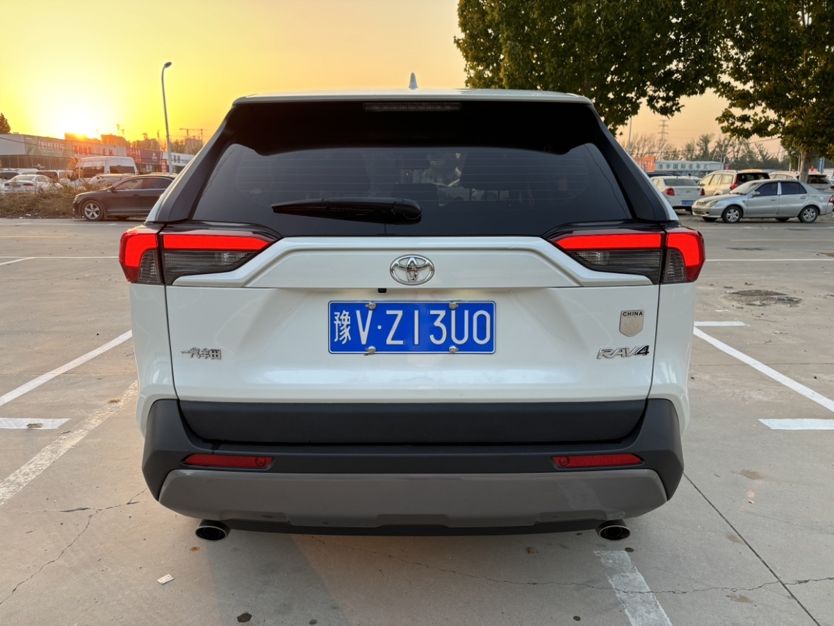 豐田 RAV4榮放  2020款 2.0L CVT兩驅(qū)風(fēng)尚版圖片