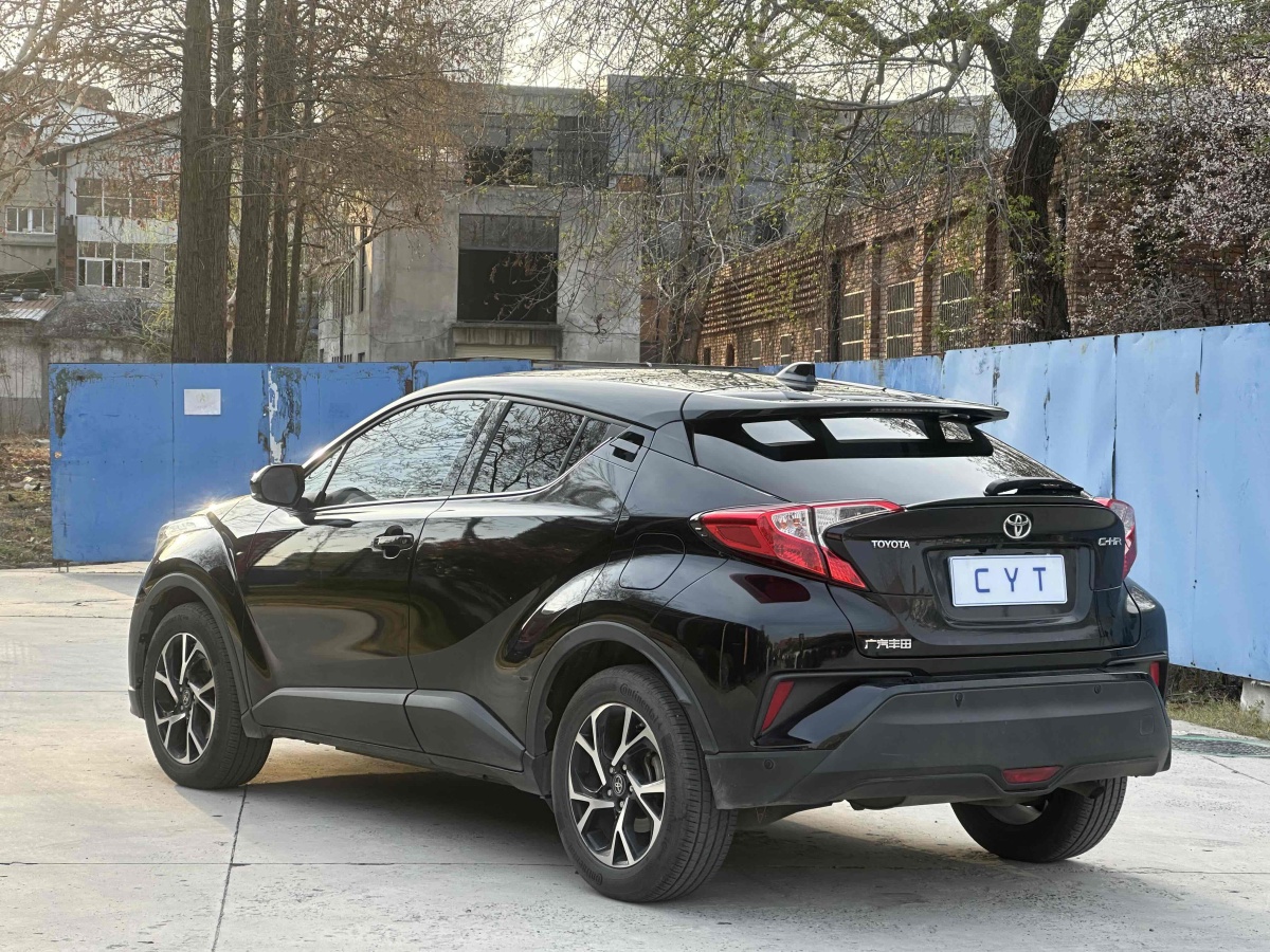 豐田 C-HR  2020款 2.0L 領(lǐng)先版圖片