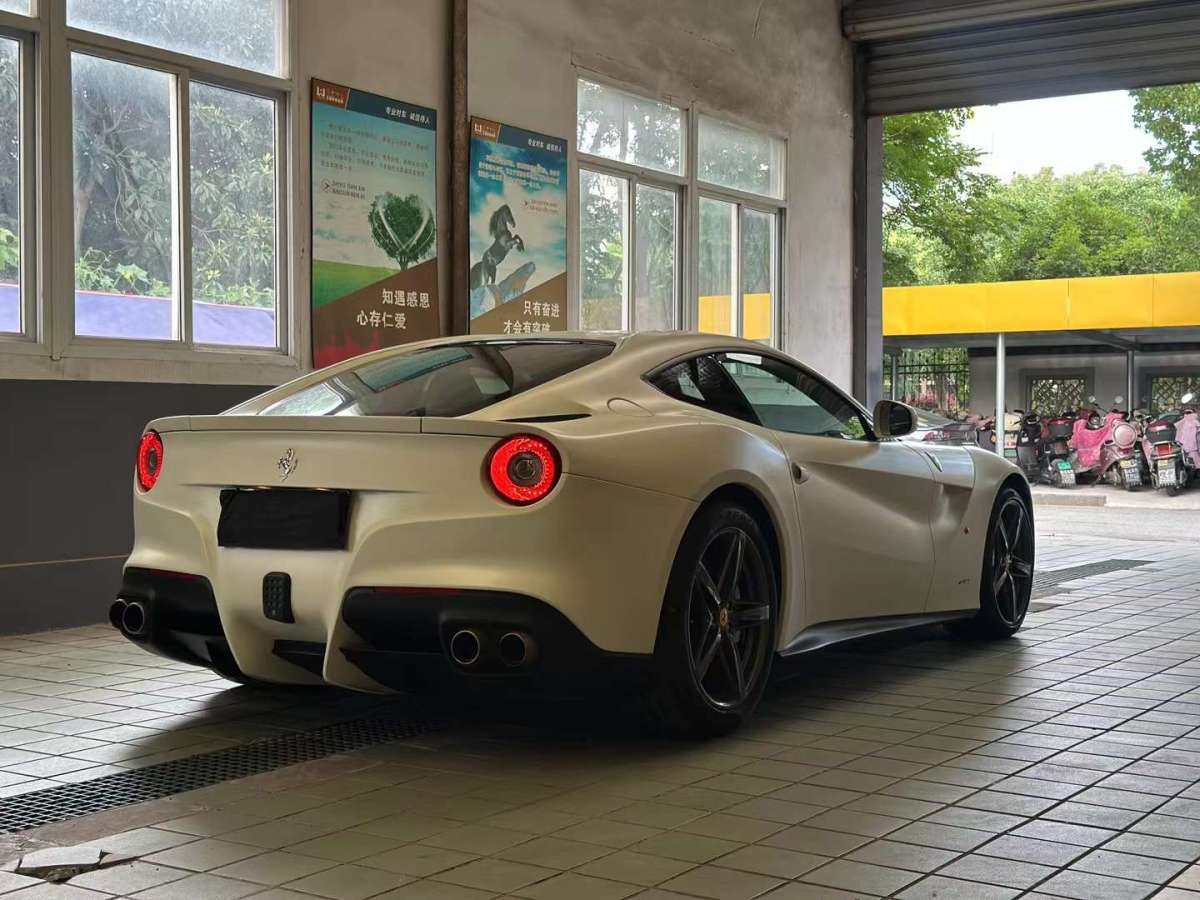 法拉利 F12berlinetta  2013款 6.3L 標(biāo)準(zhǔn)型圖片