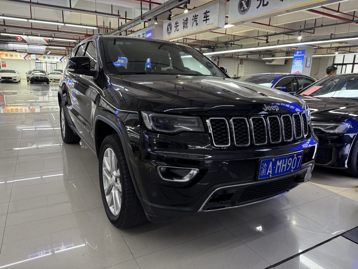 Jeep 大切諾基  2017款 3.0L 精英導(dǎo)航版圖片