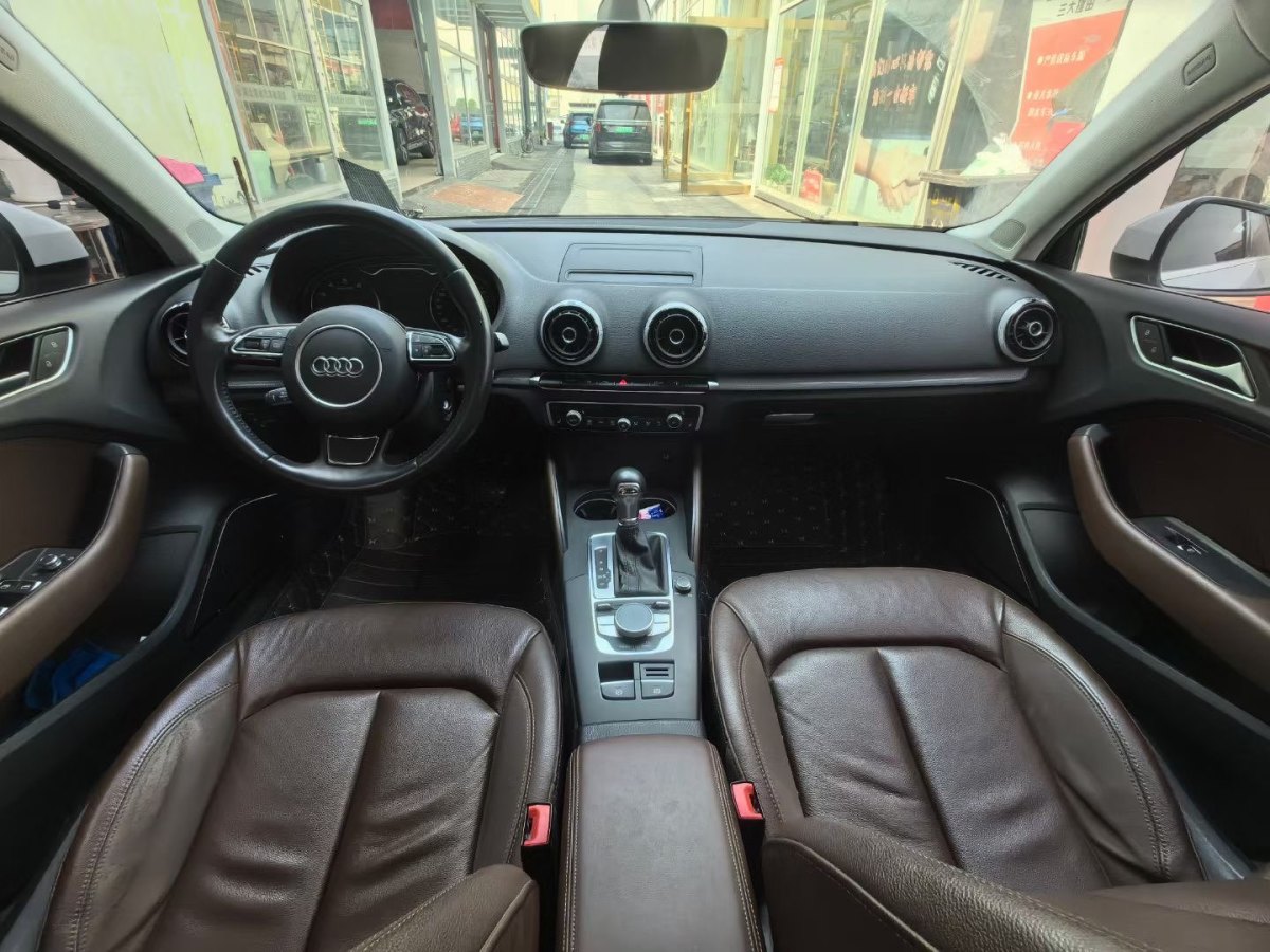 奥迪 奥迪A3  2015款 Limousine 40 TFSI 自动豪华型图片